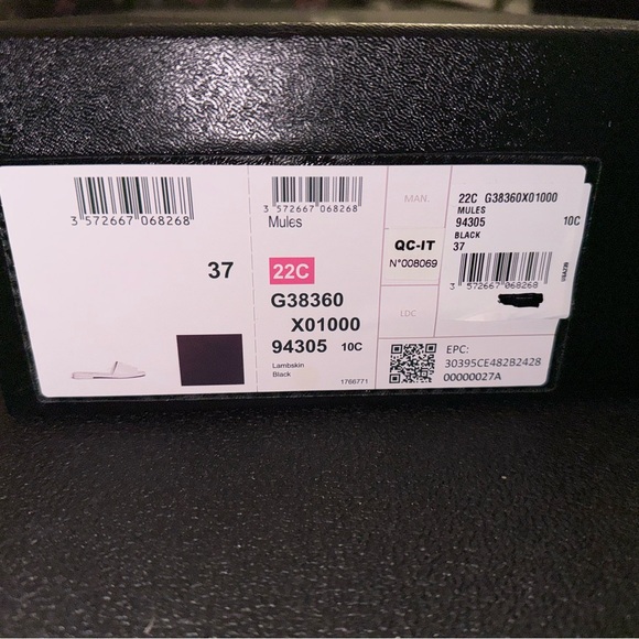 NWT AUTHENTIC CHANEL PEARL CC LOGO FLAT SANDALS - Picture 2 of 9